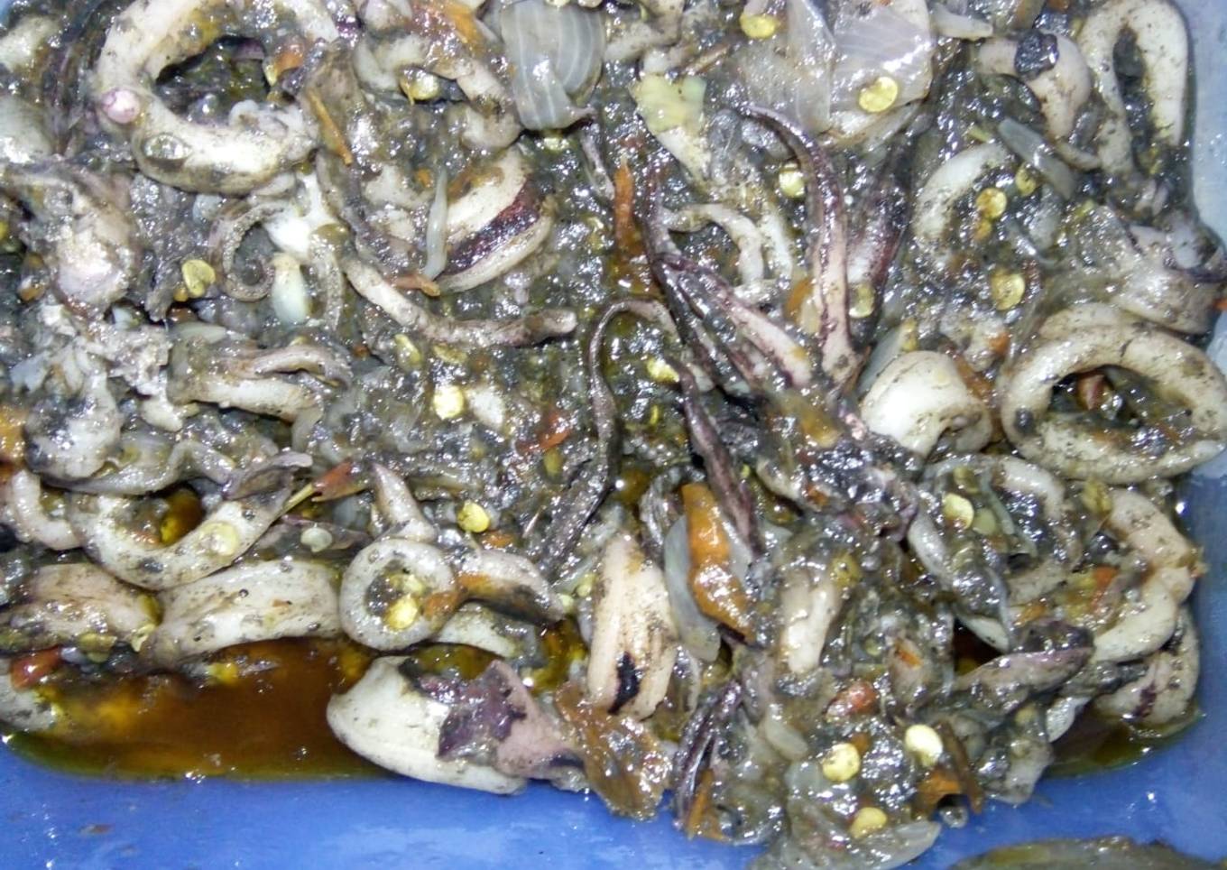 33. Must Kumi küüslaugukastmega