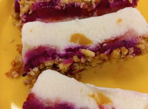 Una foto de Barritas heladas de Yogurt con Pitaya