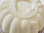 Une photo de dessert rhum raisins