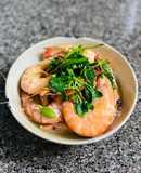 Tôm Biển Hấp Lá É Trắng