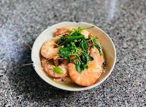 Hình của món Tôm Biển Hấp Lá É Trắng.