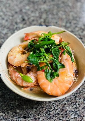 Hình của món Tôm Biển Hấp Lá É Trắng.