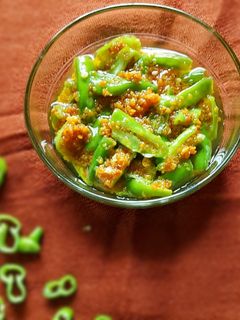 રાઈ વાળા મરચાનું અથાણું (Rai Vala Marcha Athanu Recipe In Gujarati) રેસીપી મુખ્ય ફોટો
