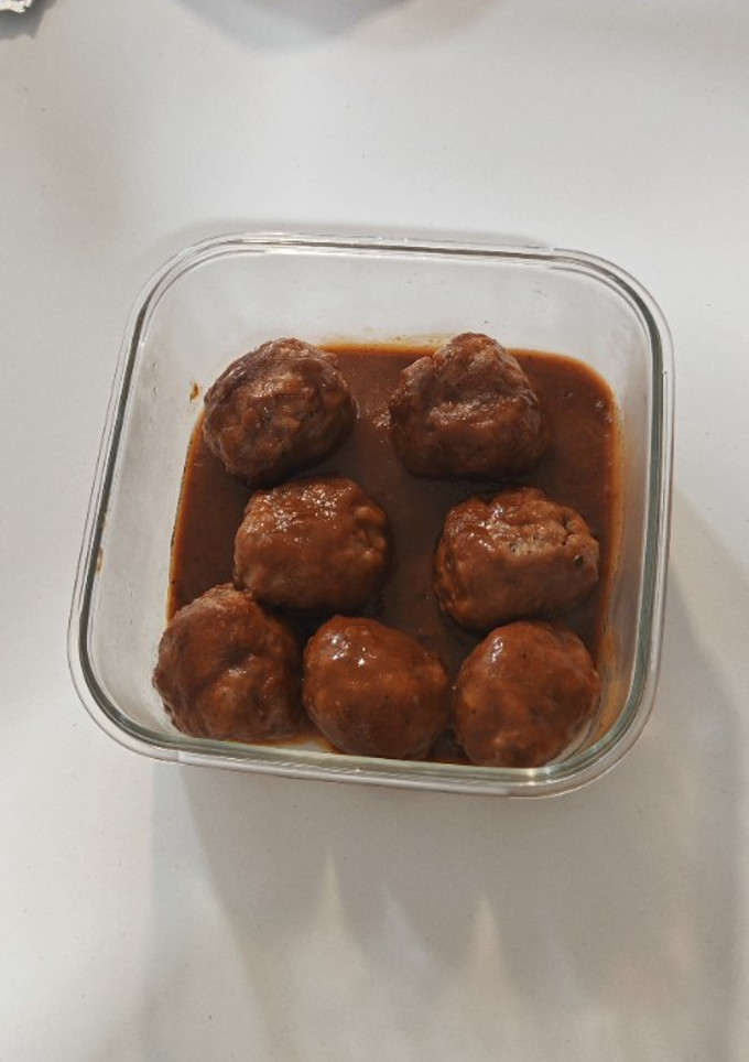 Una foto de Albóndigas con salsa de vino tinto