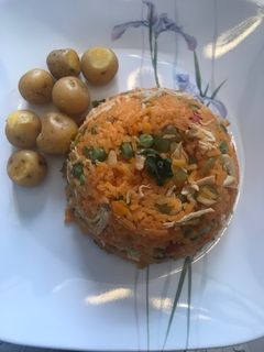 Una foto de Arroz con pollo delicioso y casero!