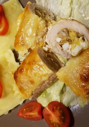 Töltött sertéstekercs, tejszínes szószban recept fotója