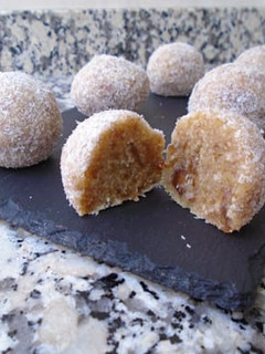 Una foto de Energy balls de coco y lima