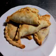 Una foto de Empanadas de atún, cebolla y pimientos 😋🍽️🍔🐟🫑🌶️🧅