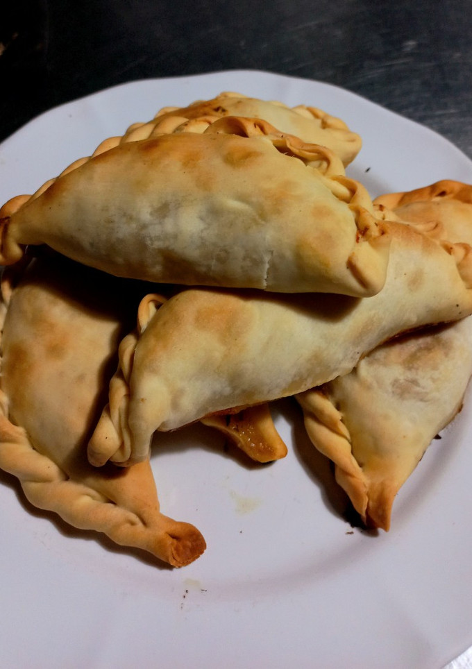 Una foto de Empanadas de atún, cebolla y pimientos 😋🍽️🍔🐟🫑🌶️🧅