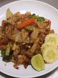 ก๋วยเตี๋ยวผัดขี้เมาผักใส่เต้าหู้