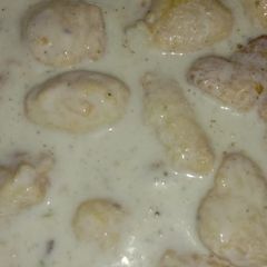 A picture of Dahi bhalle.