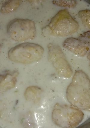 A picture of Dahi bhalle.