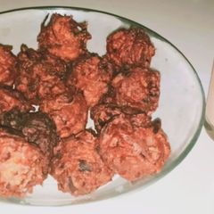 A picture of Ulli vadai (onion vadai).