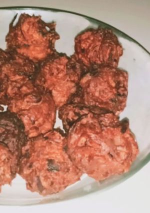 A picture of Ulli vadai (onion vadai).