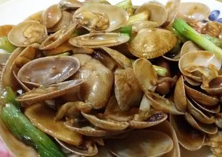 Stir Fry Clams in Ginger Spring Onion