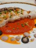 Tintorera Infusiónada al Anís sobre cama de pimientos de piquillo, Mayonesa de Olivas y Torreznos