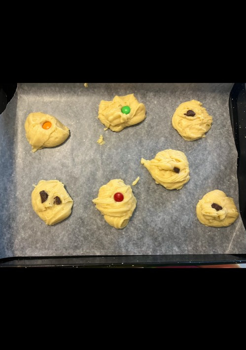 Una foto de Cookies de manteca rápidas: vainilla & rocklets 🌈