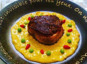 Foto de Medalhões de Filé Mignon com Bacon ao Molho Curry