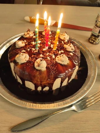 Cara Gampang Membikin Resep  Chocolate Birthday Cake yang Lezat Sekali, Menggugah Selera