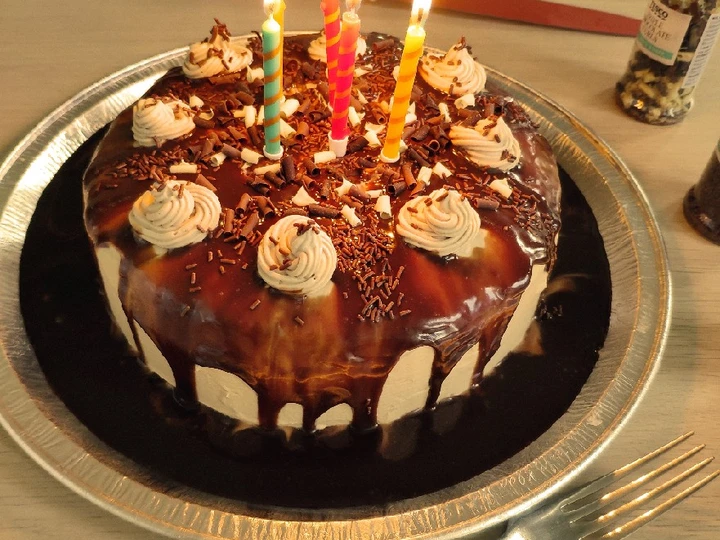 Cara Gampang Membikin Resep  Chocolate Birthday Cake yang Lezat Sekali, Menggugah Selera