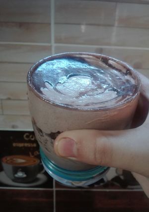 صورة لوصفة كاسات الكيك بالشوكولاته والكريمة
