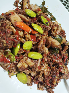 Foto resep Sambal cumi asin pete pedas 👌
