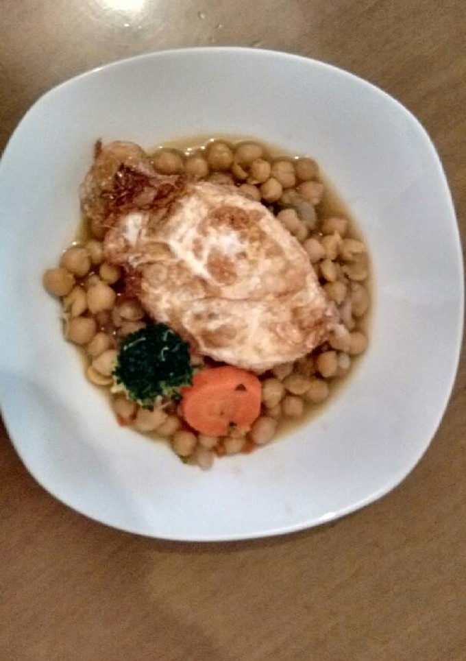 Una foto de Garbanzos con huevo