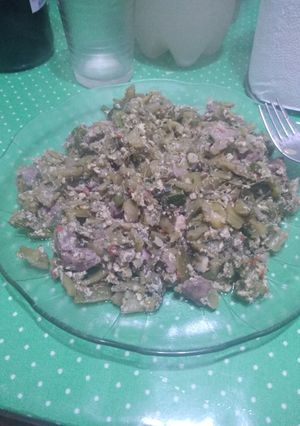 Una foto de Revuelto de verduras y menudos de pollo