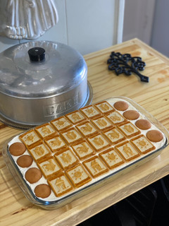 A picture of Chessmen Banana Pudding Pie.