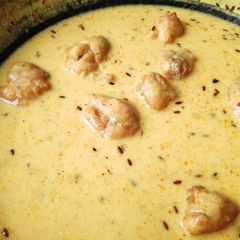 A picture of Kadi pakoda.