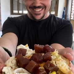 Una foto de Huevos fritos en queso feta (receta viral Tik Tok)