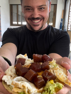 Una foto de Huevos fritos en queso feta (receta viral Tik Tok)