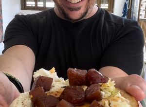 Foto principal de Huevos fritos en queso feta (receta viral Tik Tok)