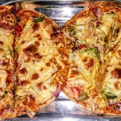 A picture of Roti pizza.