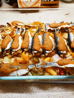 Una foto de Sardinas al horno con verduras