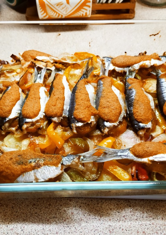 Una foto de Sardinas al horno con verduras