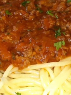 صورة لوصفة سباغيتي بالكفتة و الطماطم