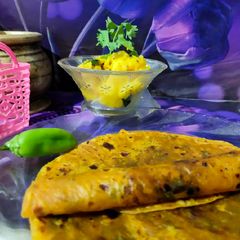 A picture of Thepla With Suki Bhaji(Gujjus all time favourite).