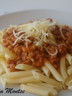Una foto de Macarrones a la boloñesa