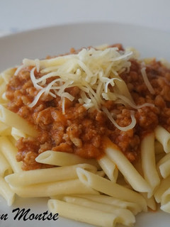 Una foto de Macarrones a la boloñesa