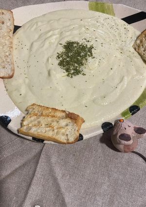 Una foto de Taramasalata blanco
