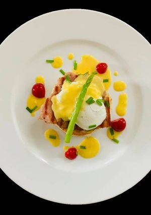 A picture of Egg Benedict.