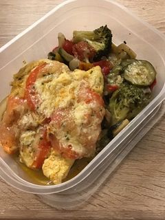 Paradicsmos füstölt sajtos mozzarellàs csirkemell recept fotója