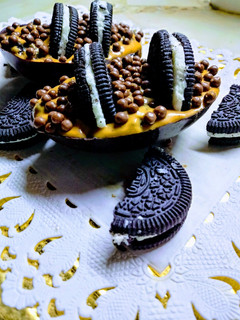 Una foto de Huevos de Pascua rellenos sabor chocotorta y Oreo