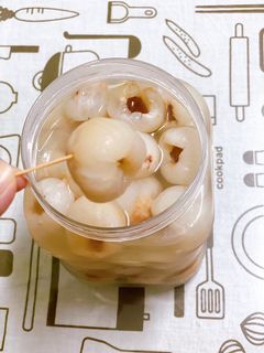 Hình của món Vải ngâm đường phèn.