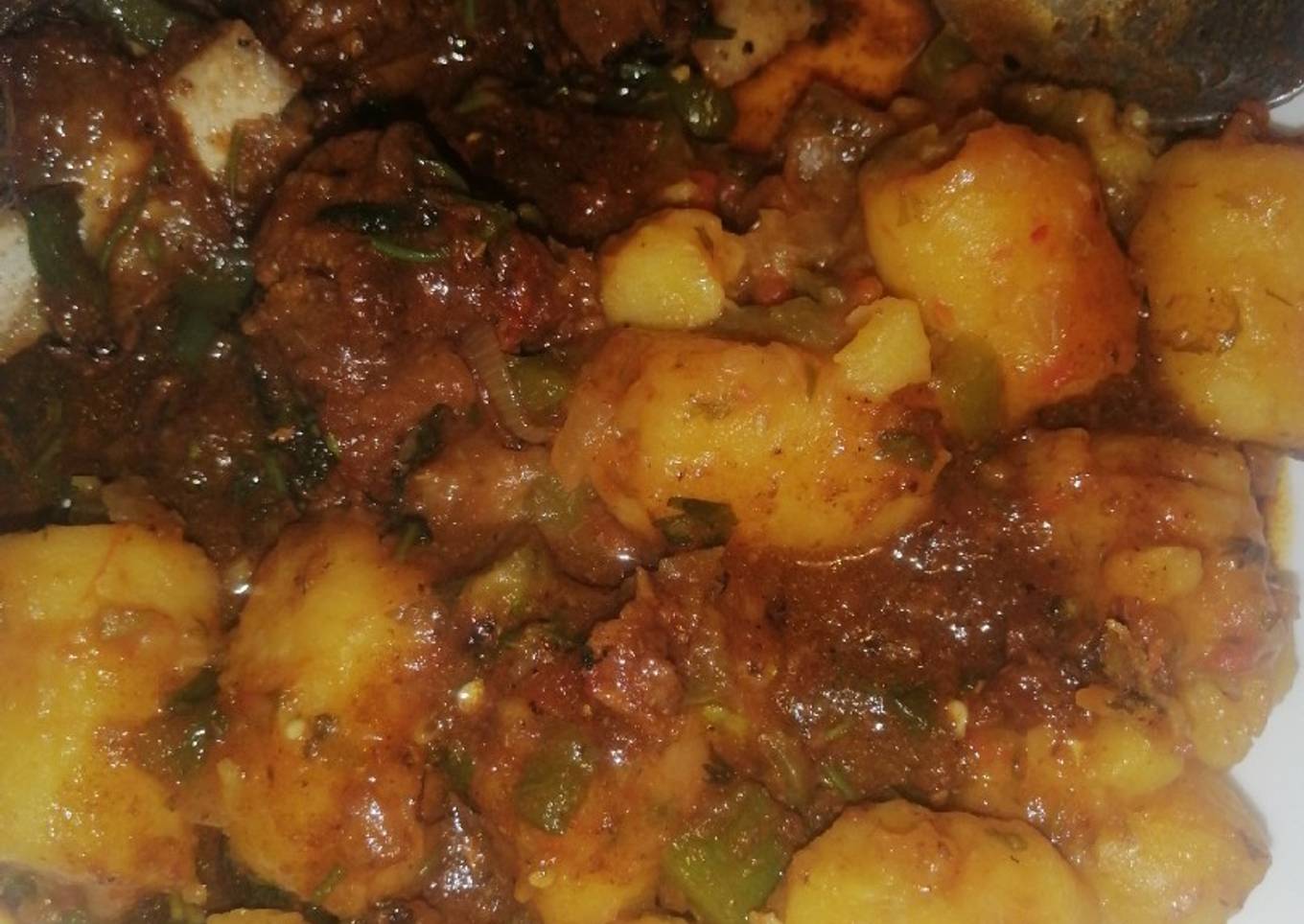 Green bananas with spicy beef