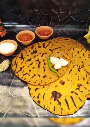 A picture of Maharashtrian thali / Dhapate.