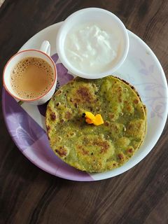 પાલક પરાઠા (Palak Paratha Recipe In Gujarati) રેસીપી મુખ્ય ફોટો