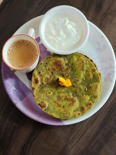 પાલક પરાઠા (Palak Paratha Recipe In Gujarati) રેસીપી મુખ્ય ફોટો