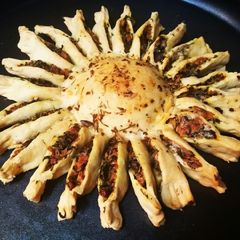 A picture of Methi sunflower pie.